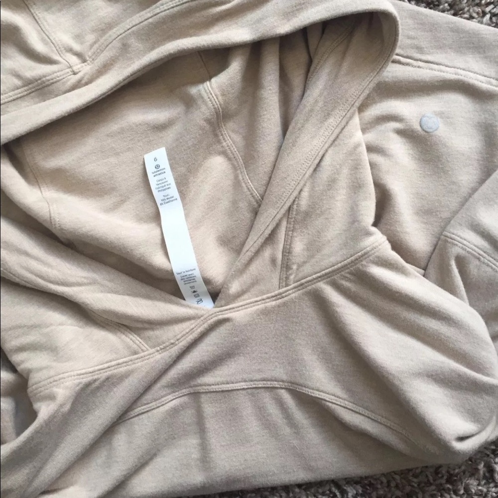 Lululemon pullover cropped beige sweatshirt size 6